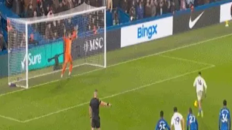 哈兰德帽子戏法遭波鸿逆转，多特蒙德3-4败北